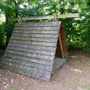 SP Bachstraße Hütte Spielhütte aus Holz
