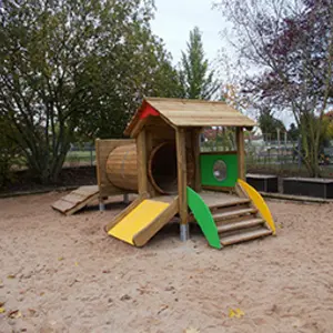 Garten mit Spielgerät Garten mit Spielgerät